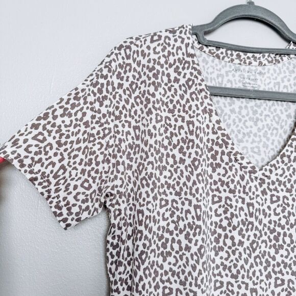 American Eagle Grey Soft and Sexy Leopard Print V Neck Tee Size XXS - Picture 3 of 6